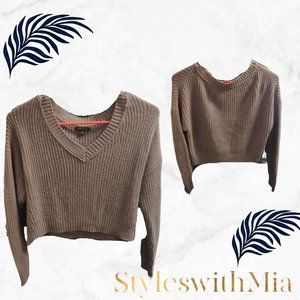 Cropped Grey V-neck Sweater Looser fit